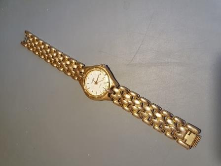 01/2023 Armbanduhr, goldfarben auf dem Spielplatz im OT Großbodungen (Bank) am 10.10.2023 gefunden