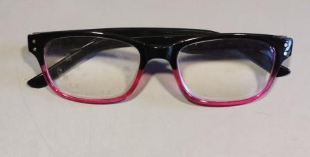 04/2022: Brille schwarz pink im OT Großbodungen (im Edeka) am 25.07.2022 gefunden